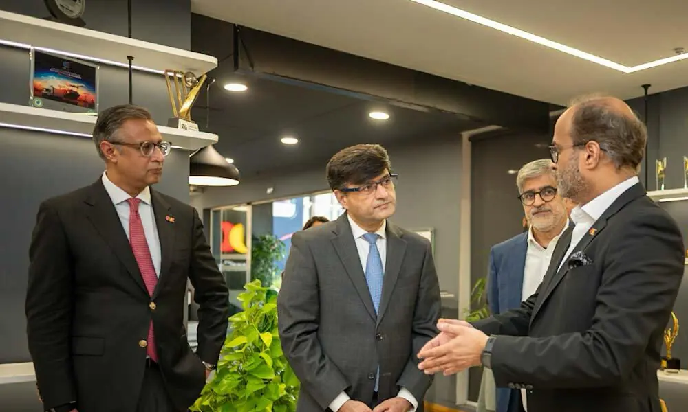 DPC Board chief, SBP Dy Governor visit JazzCash Experience Lounge